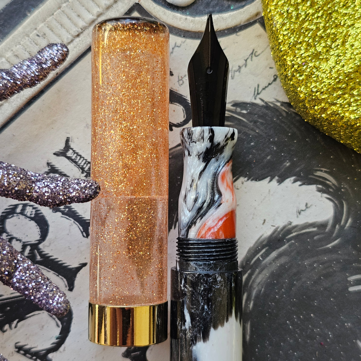 Spooky Sparkle Floral Finial (Broad Nib)